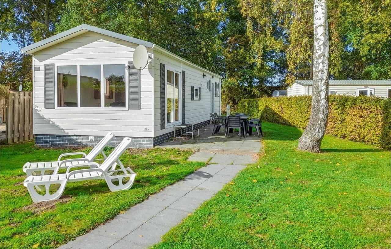Vakantiehuis Amazing In With Outdoor Swimming Pool, Wifi&3 Bedrooms Heinkenszand