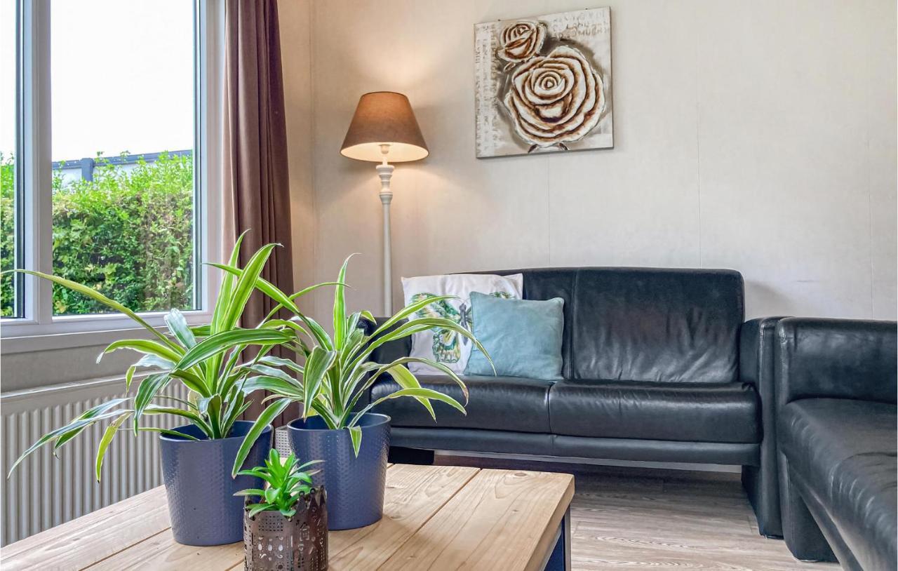 Amazing In With Outdoor Swimming Pool, Wifi&3 Bedrooms Vakantiehuis Heinkenszand