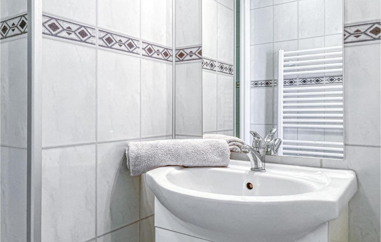 Amazing In With Outdoor Swimming Pool, Wifi&3 Bedrooms Heinkenszand
