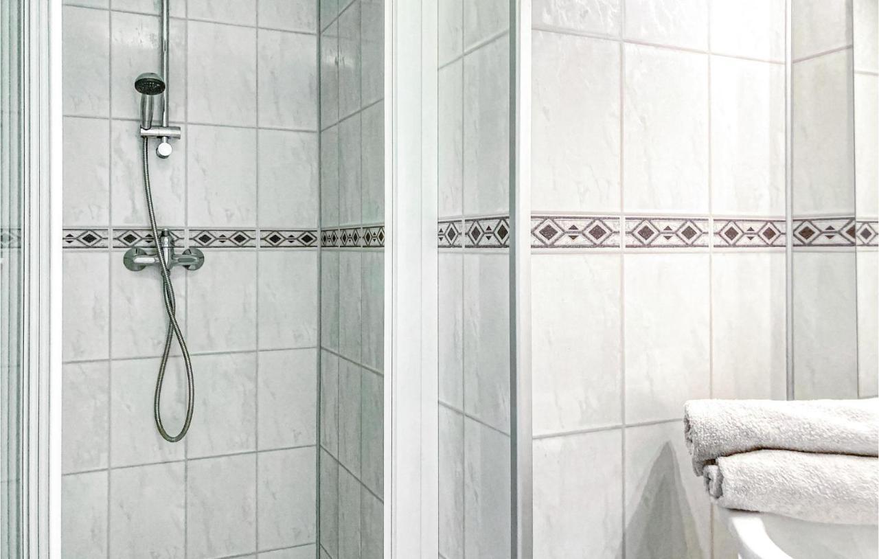 Vakantiehuis Amazing In With Outdoor Swimming Pool, Wifi&3 Bedrooms