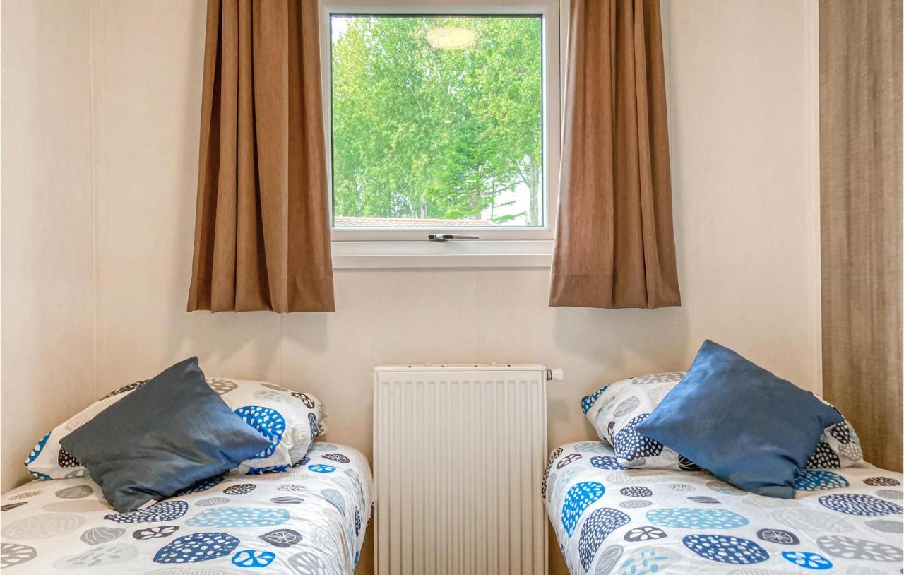 Amazing In With Outdoor Swimming Pool, Wifi&3 Bedrooms Heinkenszand